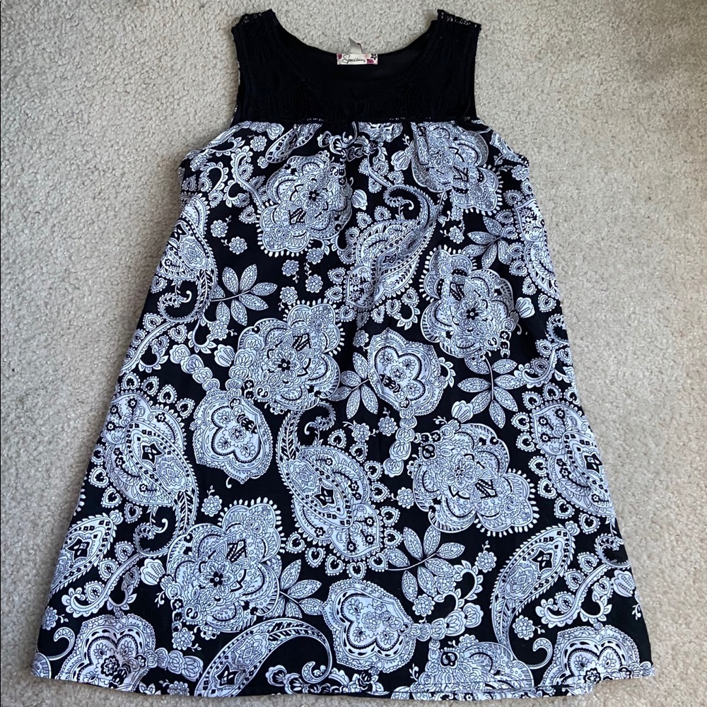 Super cute black and white mini dress